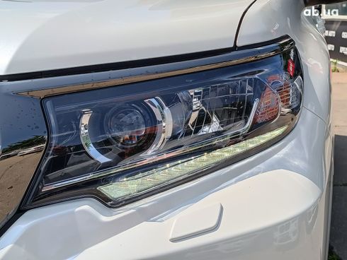Toyota Land Cruiser Prado 2021 белый - фото 4