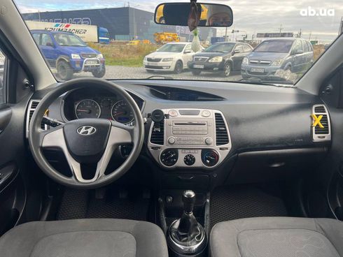 Hyundai i20 2011 серый - фото 34