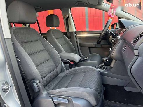 Volkswagen Touran 2012 - фото 12