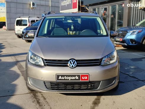 Volkswagen Touran 2011 бежевый - фото 2