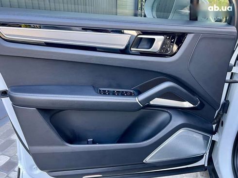 Porsche Cayenne 2018 - фото 16