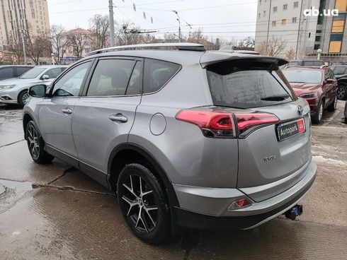 Toyota RAV4 2017 серый - фото 8