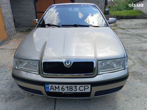 Skoda Octavia 2010 серебристый - фото 10