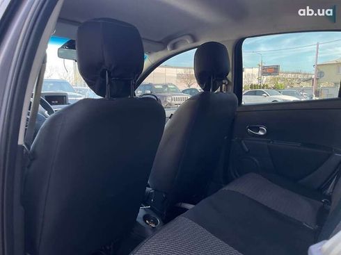 Renault Clio 2012 - фото 16