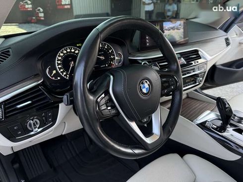 BMW 5 серия 2017 - фото 30
