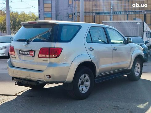 Toyota Fortuner 2006 серый - фото 10