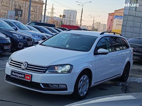 Volkswagen Passat 2012 белый - фото 3