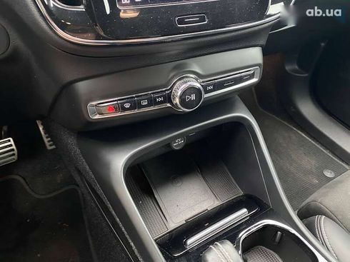 Volvo XC40 2020 - фото 16