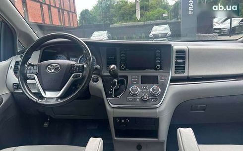 Toyota Sienna 2018 - фото 13