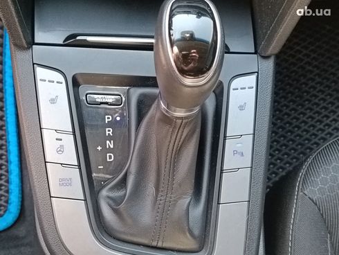 Hyundai Elantra 2017 синий - фото 17