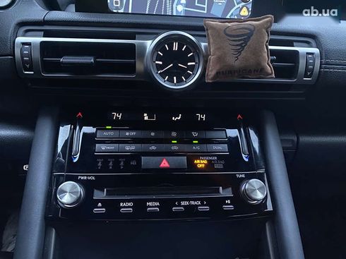 Lexus IS 2021 - фото 23