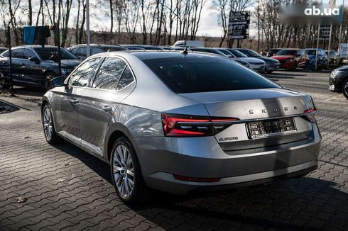 Skoda Superb 2020 - фото 11