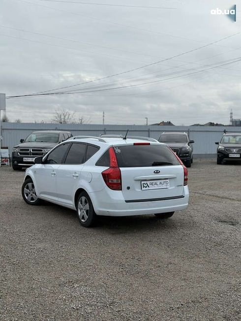 Kia Cee'd 2010 - фото 3