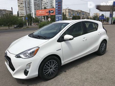 Toyota Prius C 2015 - фото 6