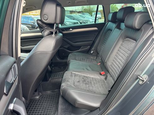 Volkswagen Passat 2017 серый - фото 16
