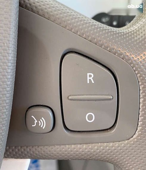 Renault Zoe 2018 - фото 12