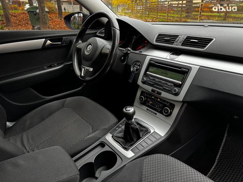 Volkswagen Passat 2011 серый - фото 29
