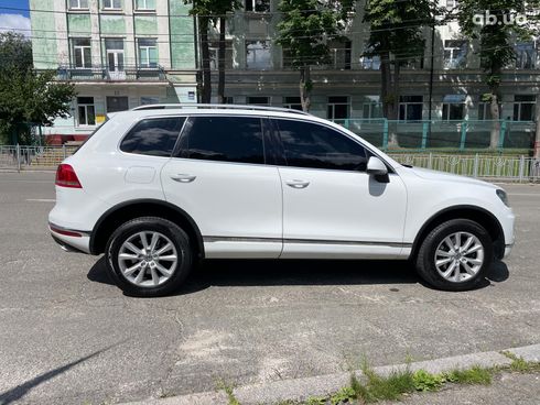 Volkswagen Touareg 2015 белый - фото 6