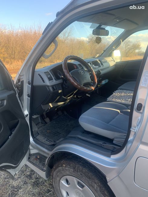 Toyota Hiace 2008 серебристый - фото 10