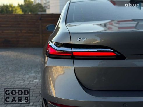 BMW i7 2023 - фото 15