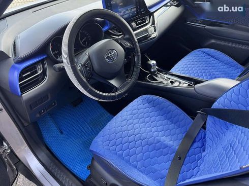 Toyota C-HR 2017 - фото 15
