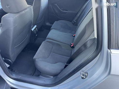 Volkswagen Passat 2010 - фото 16