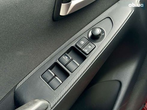 Toyota Yaris 2019 - фото 18