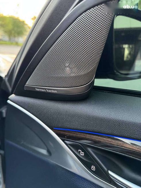 BMW 5 серия 2017 - фото 19