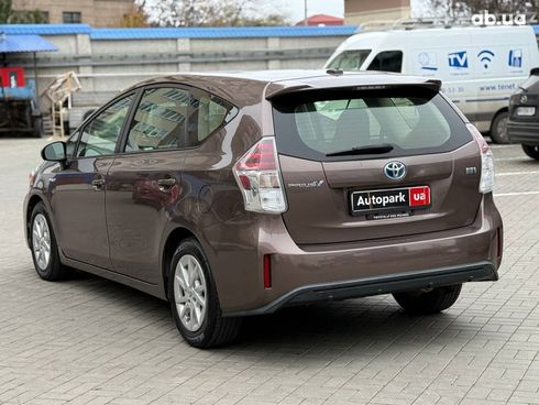 Toyota Prius V 2015 коричневый - фото 11