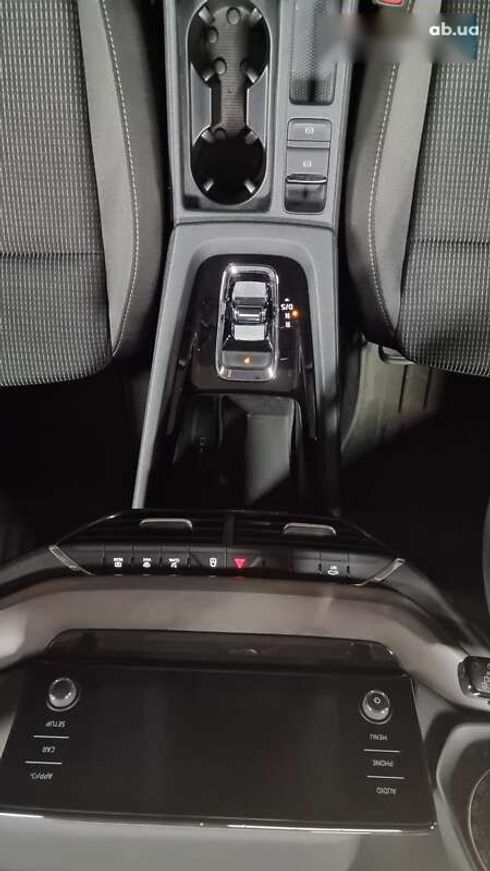 Skoda Octavia 2023 - фото 8