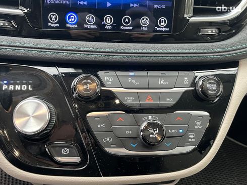 Chrysler Pacifica 2017 белый - фото 22