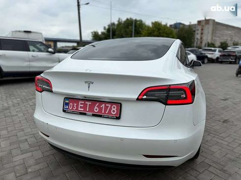 Tesla Model 3 2022 - фото 9