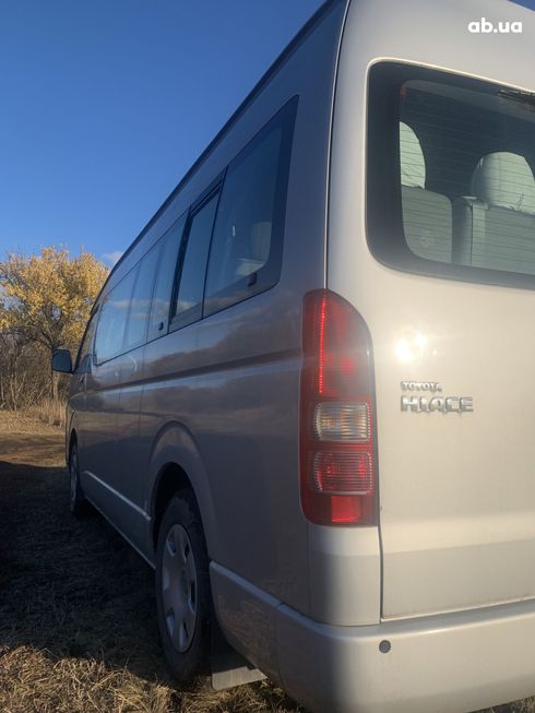 Toyota Hiace 2008 серебристый - фото 12