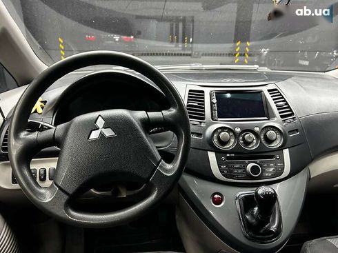 Mitsubishi Grandis 2008 - фото 14