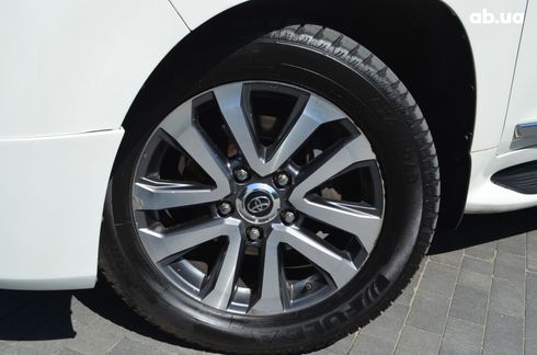 Toyota Land Cruiser 2016 белый - фото 2
