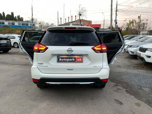 Nissan Rogue 2018 белый - фото 18