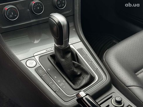 Volkswagen Golf 2016 красный - фото 20