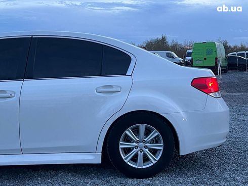 Subaru Legacy 2010 белый - фото 3