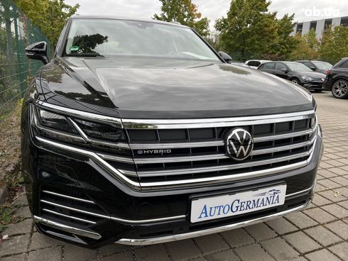 Volkswagen Touareg R 2023 - фото 2