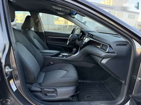Toyota Camry 2019 - фото 17