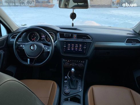 Volkswagen Tiguan 2019 черный - фото 9