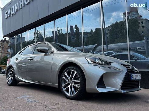 Lexus IS 2017 - фото 22