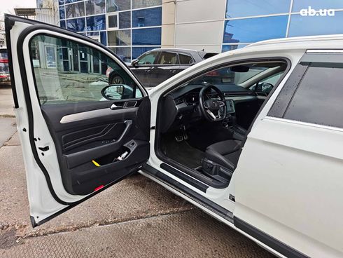 Volkswagen passat alltrack 2020 белый - фото 23