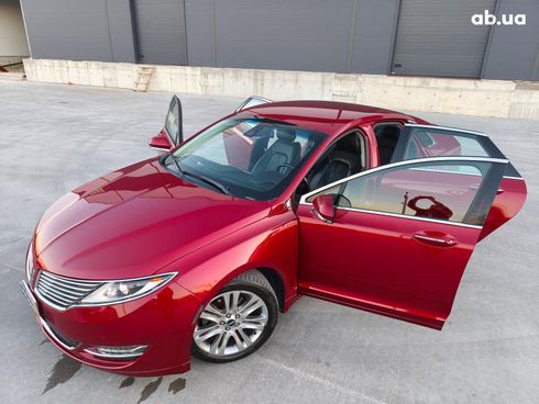 Lincoln MKZ 2015 красный - фото 23