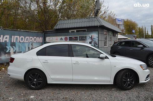 Volkswagen Jetta 2016 белый - фото 6