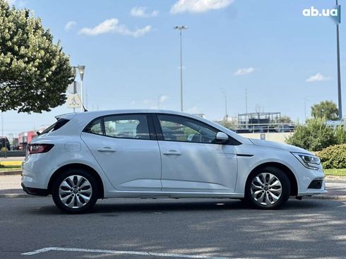 Renault Megane 2018 - фото 11