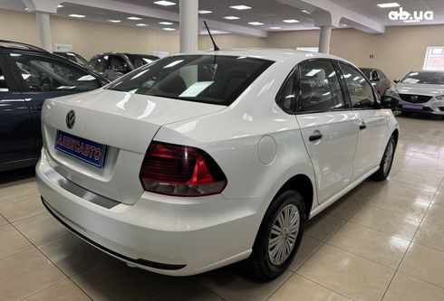 Volkswagen Polo 2017 белый - фото 8
