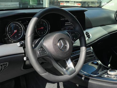 Mercedes-Benz E-Класс 2018 черный - фото 22