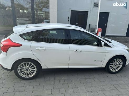 Ford Focus 2014 - фото 8