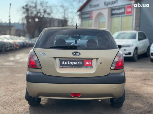 Kia Rio 2008 бежевый - фото 12